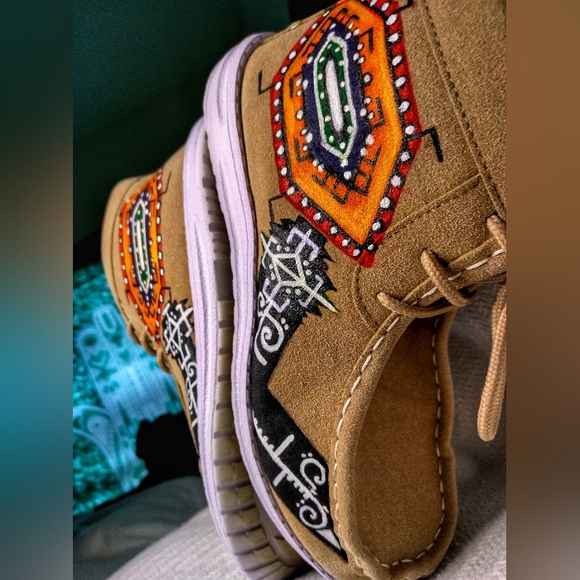 Shoes - Picture 4 of 7